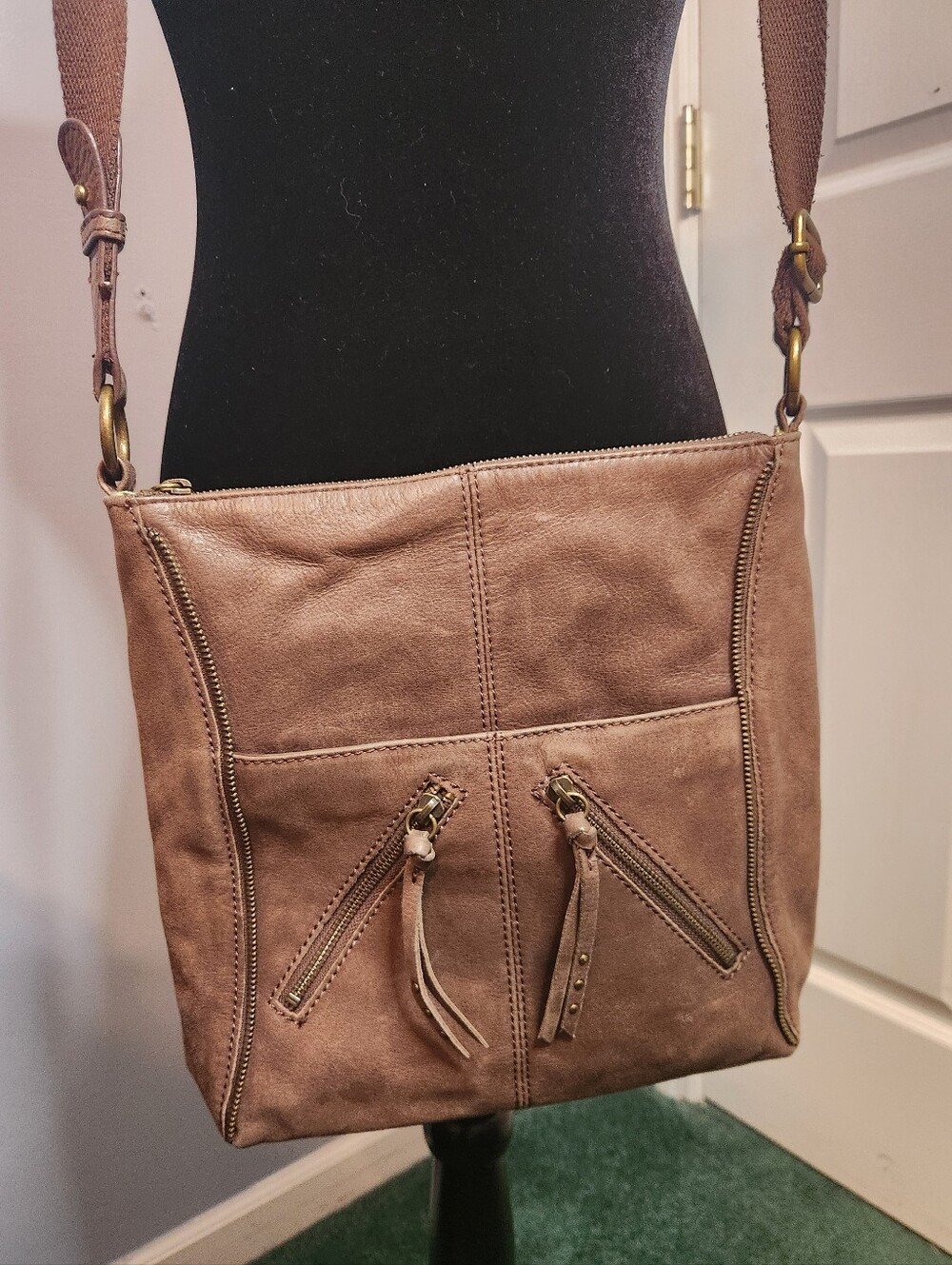 The Sak Crossbody Leather Bag Brown - Picture 2 of 10
